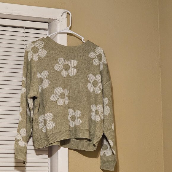 Women's sweaters, tops and dresses - Picture 2 of 10